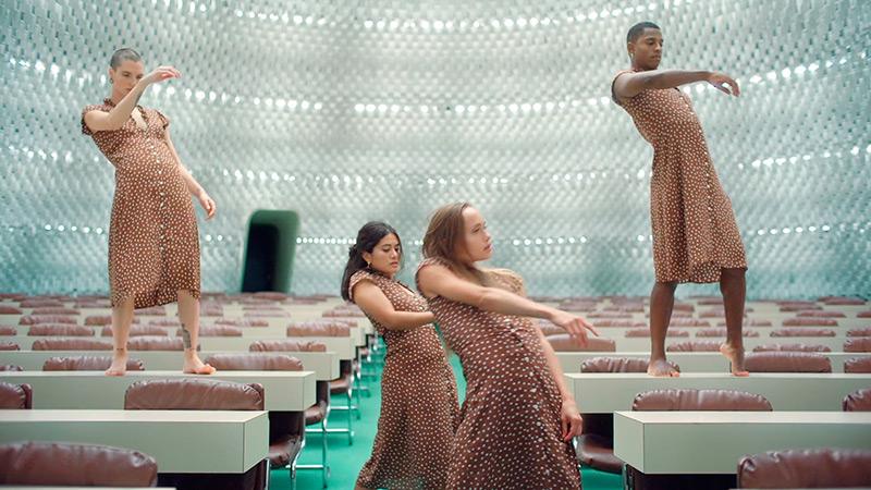 Angèle's music video “Jalousie” was filmed at Espace Niemeyer in 2019. © Sony Music