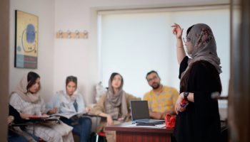 Iran closes Tehran French Language Center