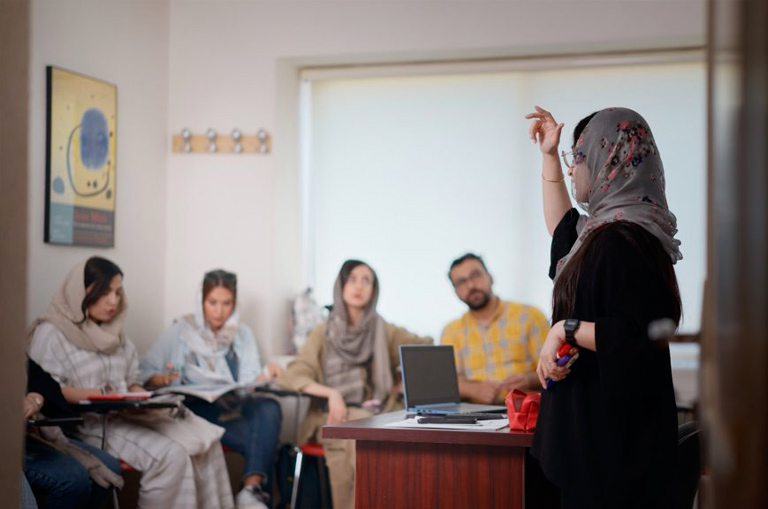 Iran closes Tehran French Language Center