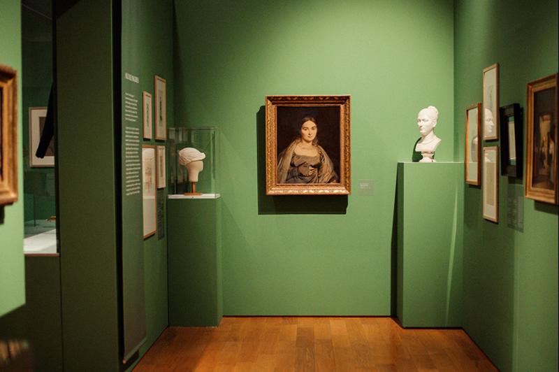 View of the exhibition “Ingres and fashion” at the Ingres Bourdelle museum. © Iampphotographie