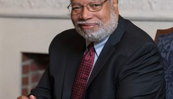 Lonnie Bunch will step down as head of the Smithsonian at the end of 2026