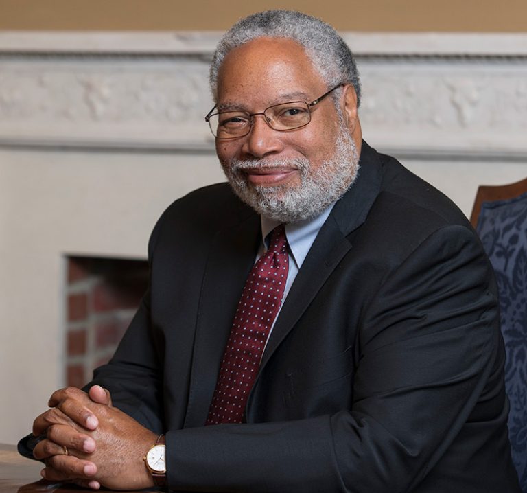 Lonnie Bunch will step down as head of the Smithsonian at the end of 2026