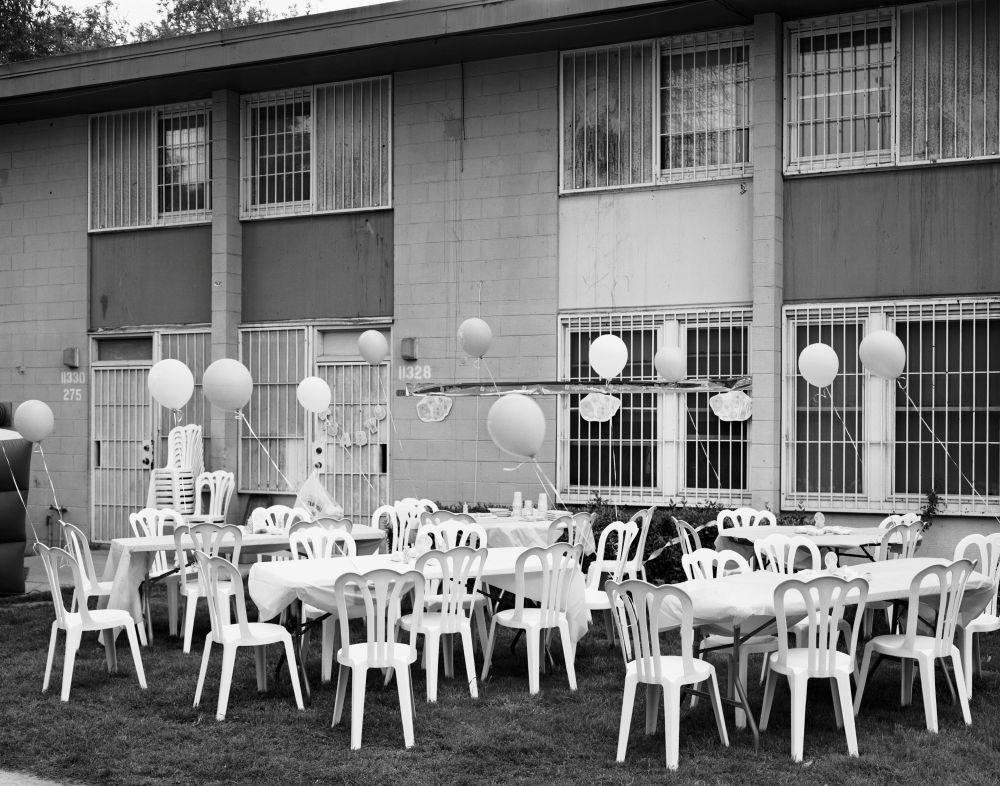 Dana Lixenberg. Tish's baby shower, 2008. Imperial Courts series, 1993—present
