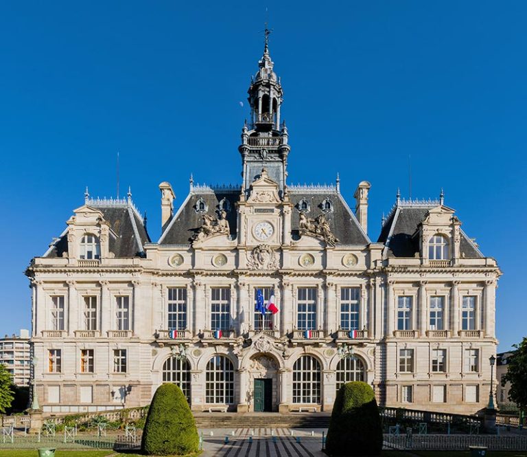 What is this historic building that burned down in Limoges?