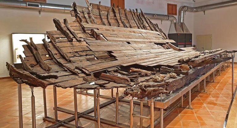 A Roman wreck revives the rights of discoverers in Italy
