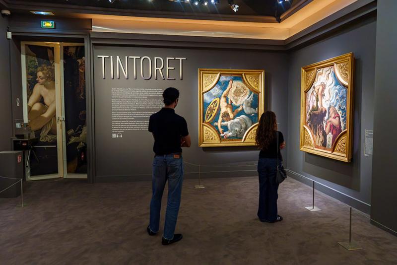View of the “Eternal Tintoretto” exhibition at the Jacquemart-André Museum. © Culturespaces / C. De La Motte Rouge. 