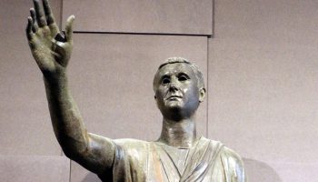 Was the Etruscan statue of the Arringatore originally black?