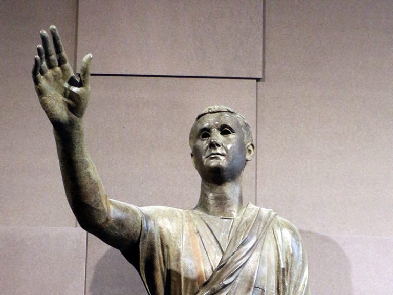 Was the Etruscan statue of the Arringatore originally black?
