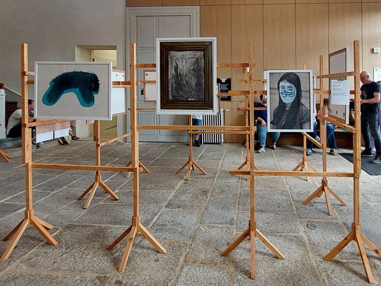 When the Fracs broaden the notion of Art Library
